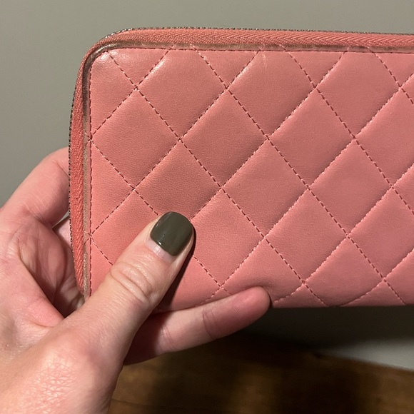 CHANEL Pink Quilted Zip Wallet - Picture 4 of 16